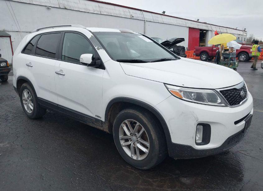 Photo 6 of 2014 Kia Sorento LX (VIN 5XYKTCA69EG438800)