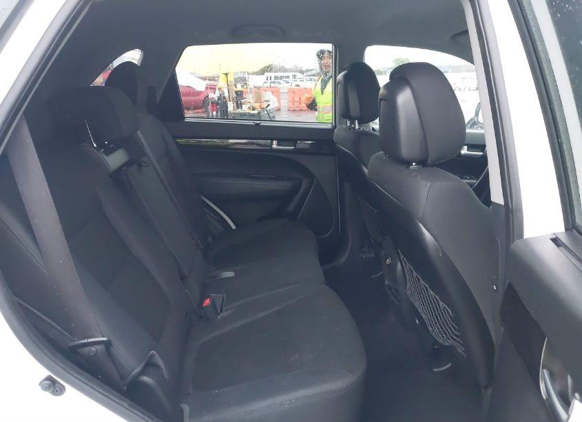 Photo 8 of 2014 Kia Sorento LX (VIN 5XYKTCA69EG438800)