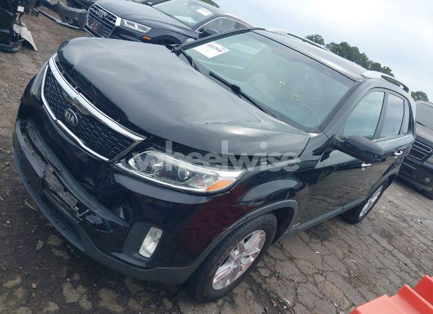 Photo 2 of 2014 Kia Sorento LX (VIN 5XYKTCA69EG446573)