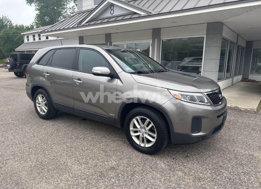 2014 Kia Sorento LX (VIN 5XYKTCA69EG542686) main photo