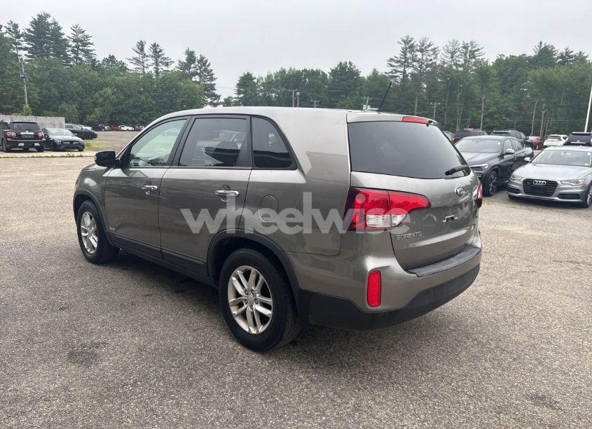 Photo 3 of 2014 Kia Sorento LX (VIN 5XYKTCA69EG542686)