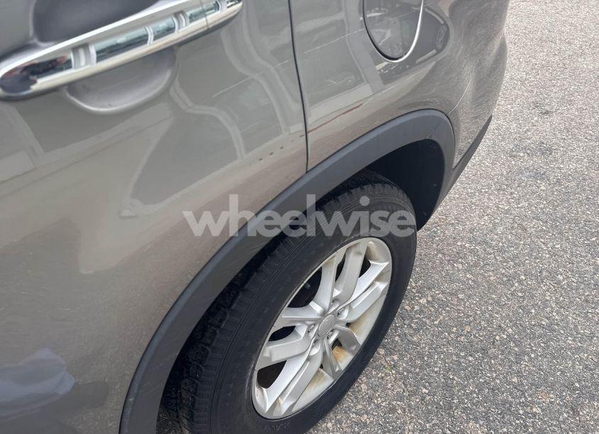 Photo 6 of 2014 Kia Sorento LX (VIN 5XYKTCA69EG542686)