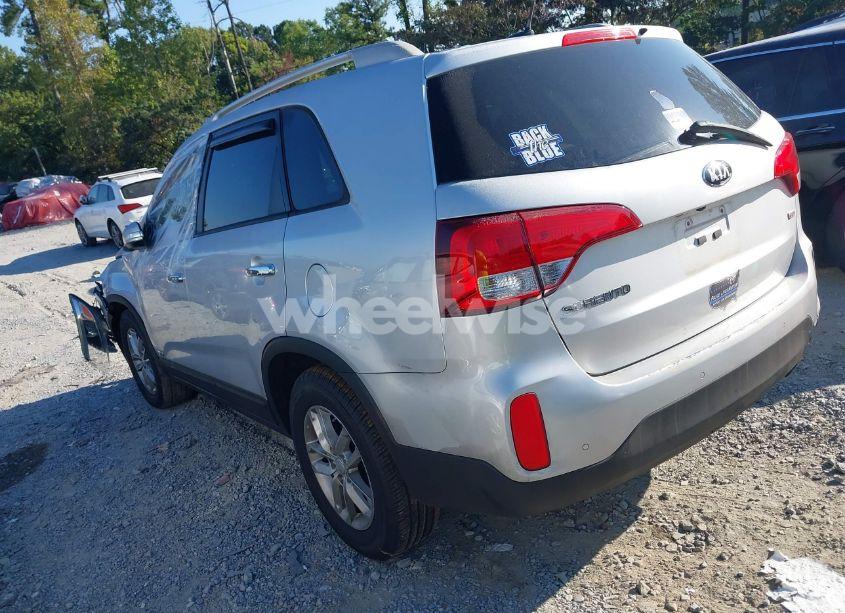 Photo 3 of 2015 Kia Sorento LX (VIN 5XYKTCA69FG585183)