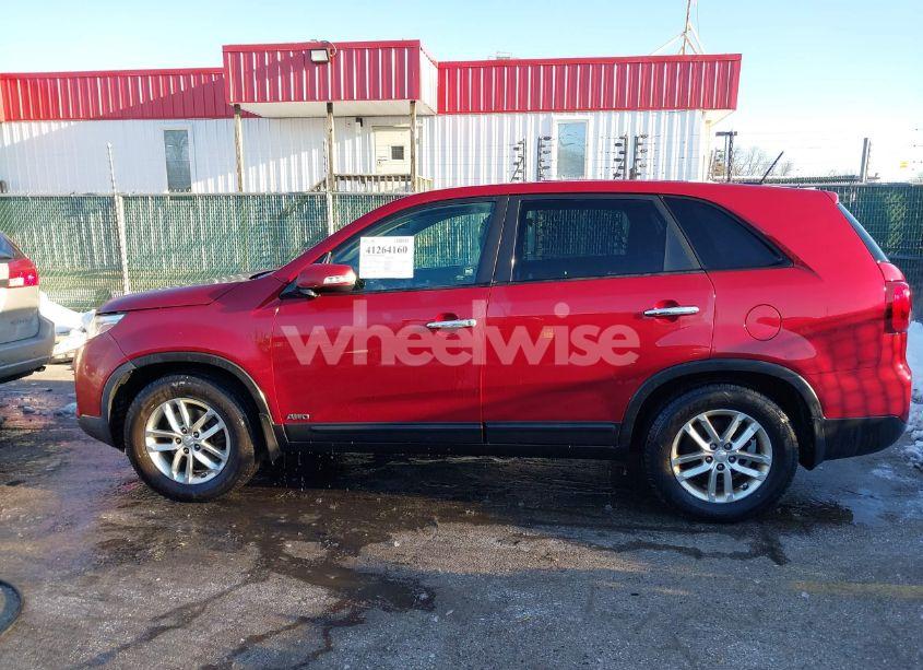 Photo 14 of 2015 Kia Sorento LX (VIN 5XYKTCA69FG604704)