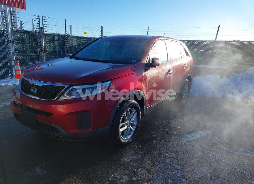 Photo 2 of 2015 Kia Sorento LX (VIN 5XYKTCA69FG604704)