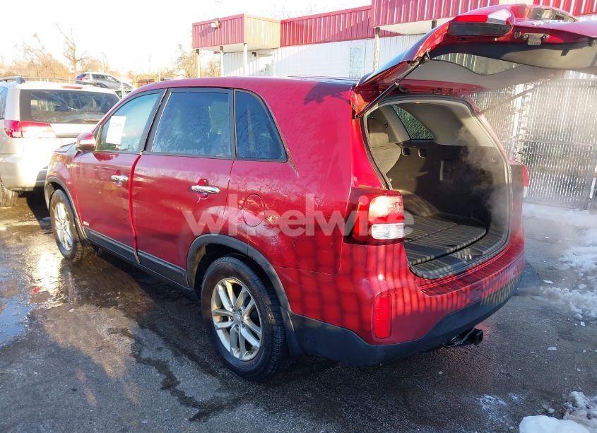 Photo 3 of 2015 Kia Sorento LX (VIN 5XYKTCA69FG604704)