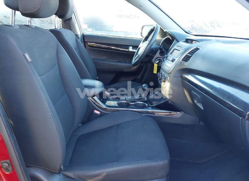 Photo 5 of 2015 Kia Sorento LX (VIN 5XYKTCA69FG604704)