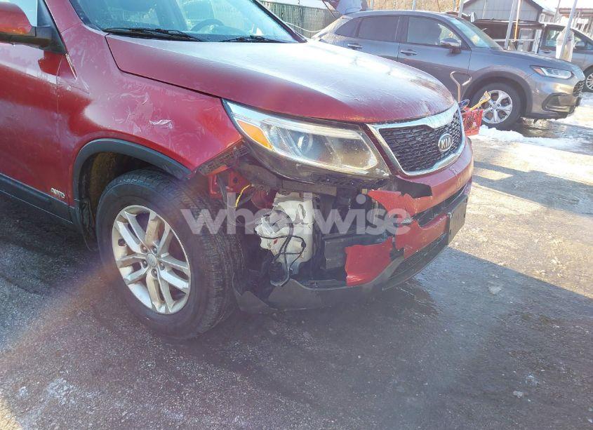 Photo 6 of 2015 Kia Sorento LX (VIN 5XYKTCA69FG604704)
