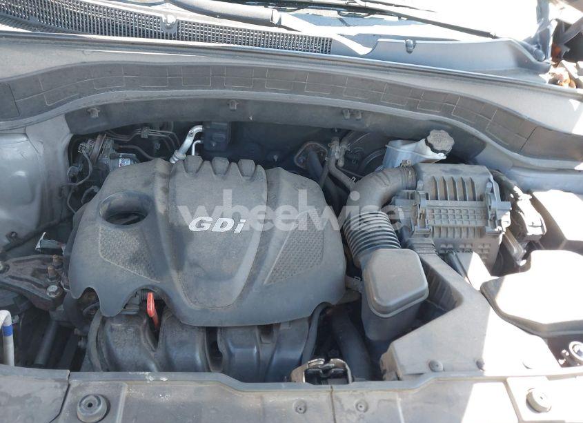 Photo 10 of 2015 Kia Sorento LX (VIN 5XYKTCA69FG611586)