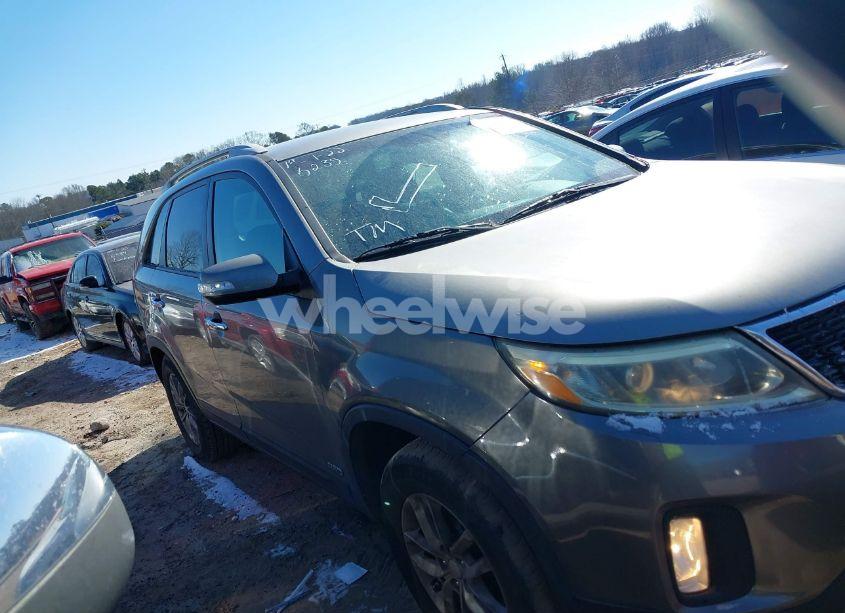 Photo 14 of 2015 Kia Sorento LX (VIN 5XYKTCA69FG611586)