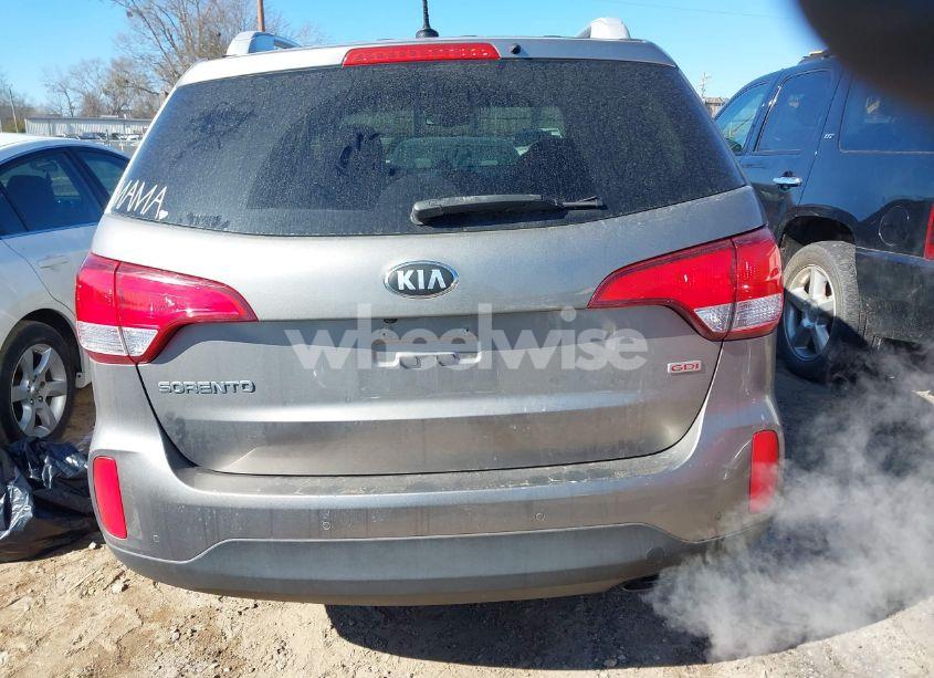 Photo 17 of 2015 Kia Sorento LX (VIN 5XYKTCA69FG611586)