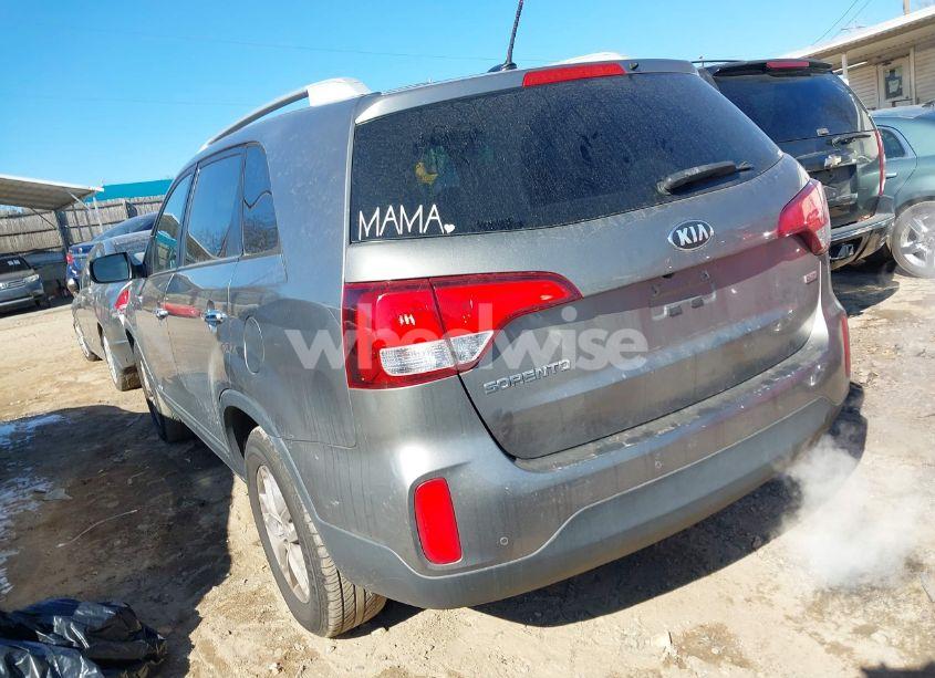 Photo 3 of 2015 Kia Sorento LX (VIN 5XYKTCA69FG611586)