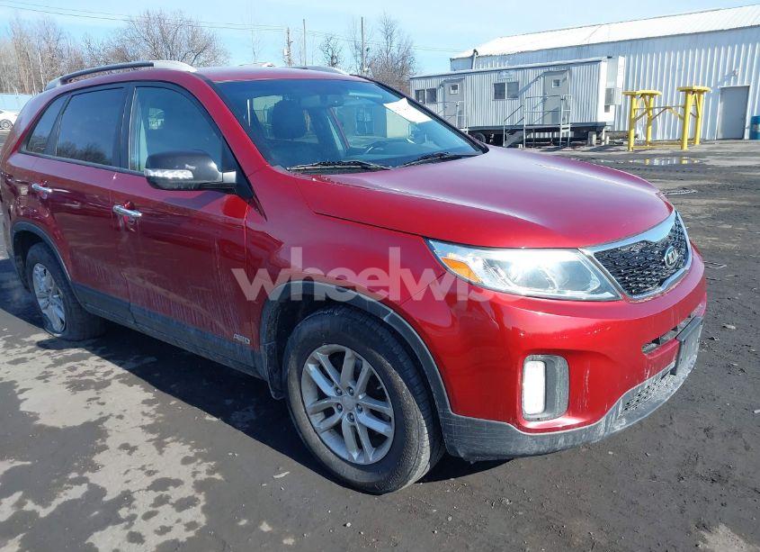2015 Kia Sorento LX (VIN 5XYKTCA69FG617565) main photo