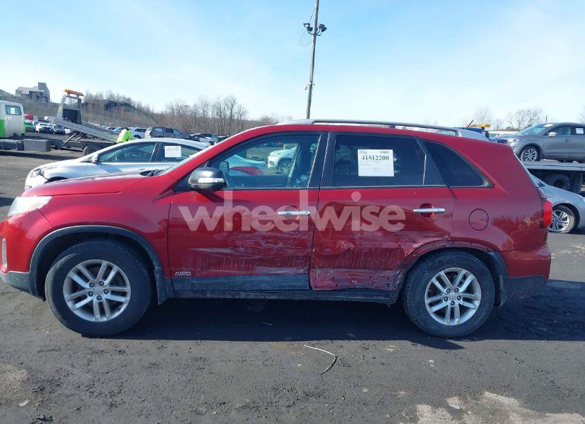 Photo 14 of 2015 Kia Sorento LX (VIN 5XYKTCA69FG617565)