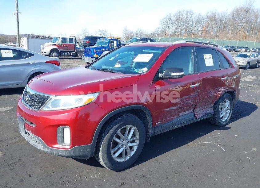 Photo 2 of 2015 Kia Sorento LX (VIN 5XYKTCA69FG617565)