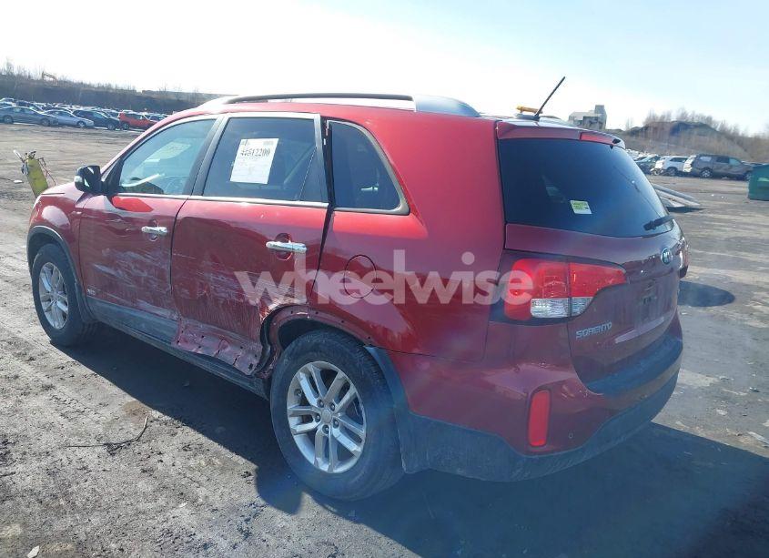 Photo 3 of 2015 Kia Sorento LX (VIN 5XYKTCA69FG617565)