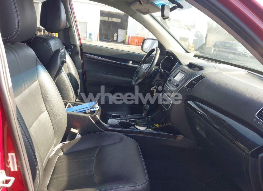 Photo 5 of 2015 Kia Sorento LX (VIN 5XYKTCA69FG617565)