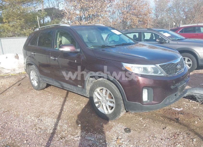 2015 Kia Sorento LX (VIN 5XYKTCA69FG640327) main photo