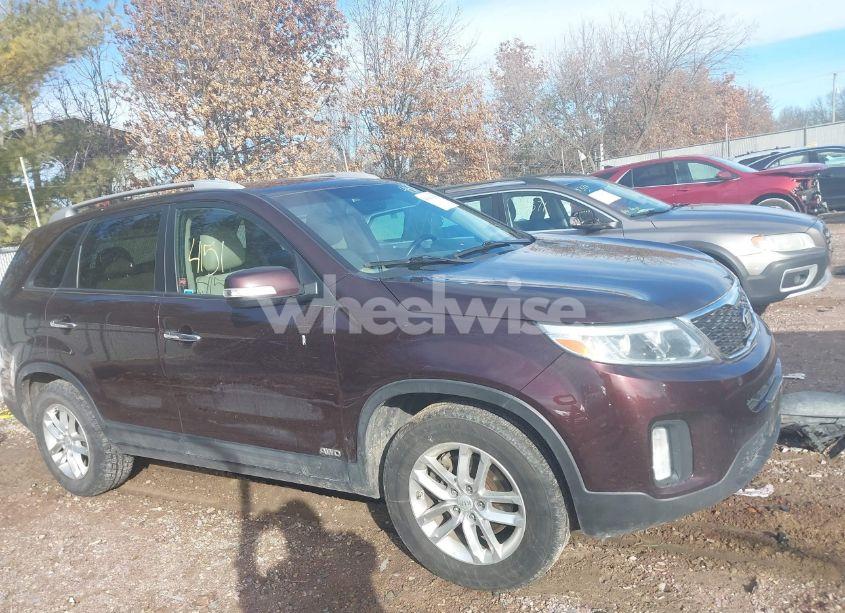 Photo 13 of 2015 Kia Sorento LX (VIN 5XYKTCA69FG640327)
