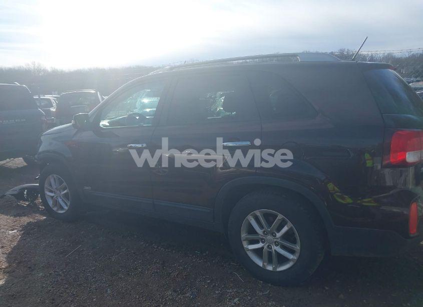 Photo 14 of 2015 Kia Sorento LX (VIN 5XYKTCA69FG640327)