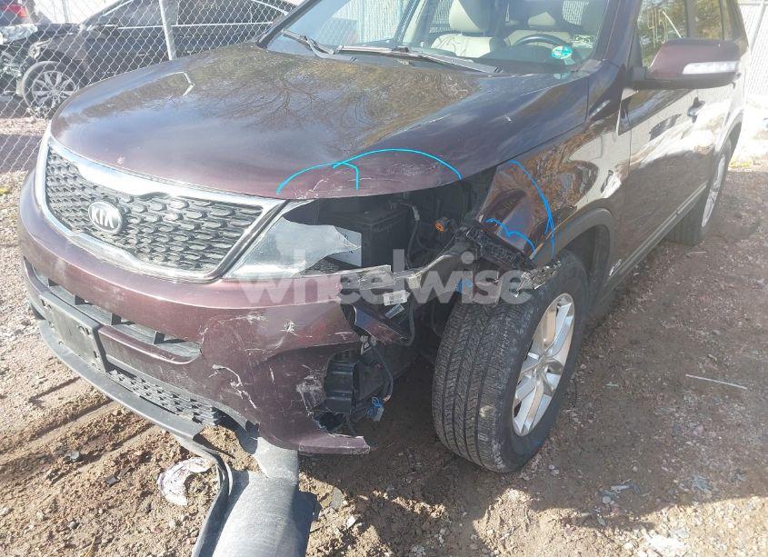 Photo 6 of 2015 Kia Sorento LX (VIN 5XYKTCA69FG640327)