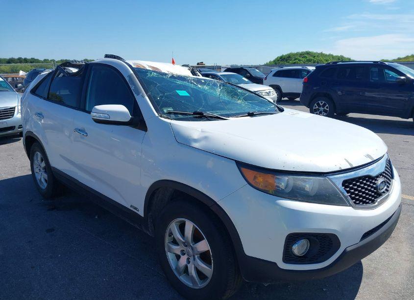 2013 Kia Sorento LX (VIN 5XYKTCA6XDG322567) main photo