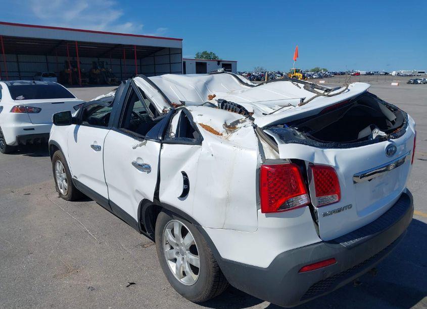 Photo 3 of 2013 Kia Sorento LX (VIN 5XYKTCA6XDG322567)