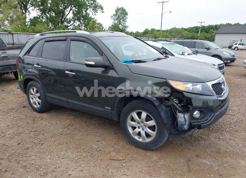 2013 Kia Sorento LX (VIN 5XYKTCA6XDG332628) main photo
