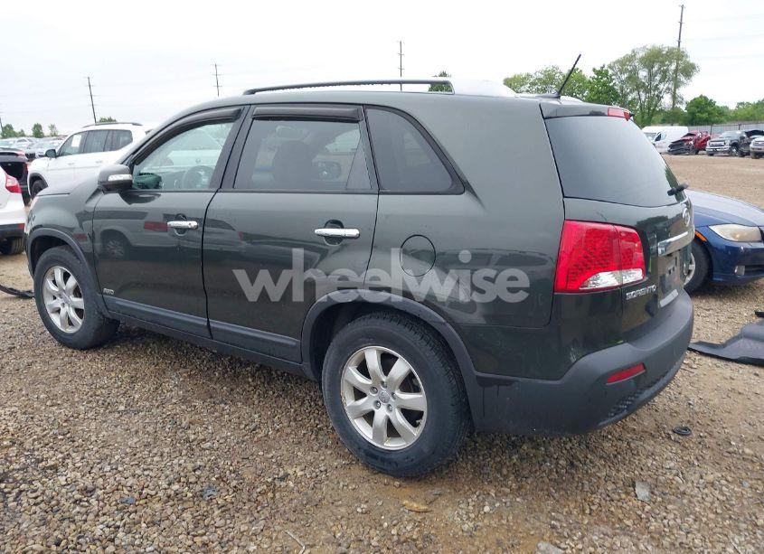 Photo 3 of 2013 Kia Sorento LX (VIN 5XYKTCA6XDG332628)