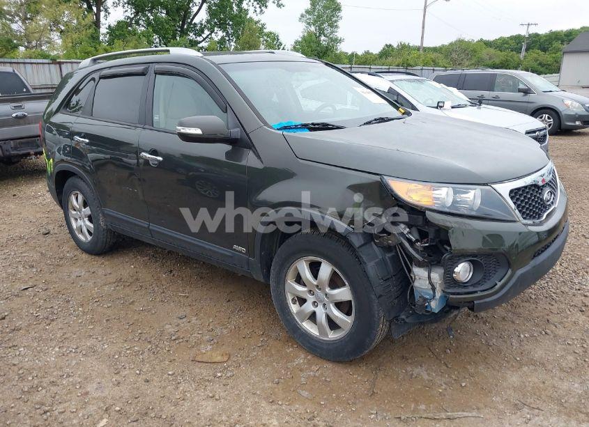 Photo 6 of 2013 Kia Sorento LX (VIN 5XYKTCA6XDG332628)