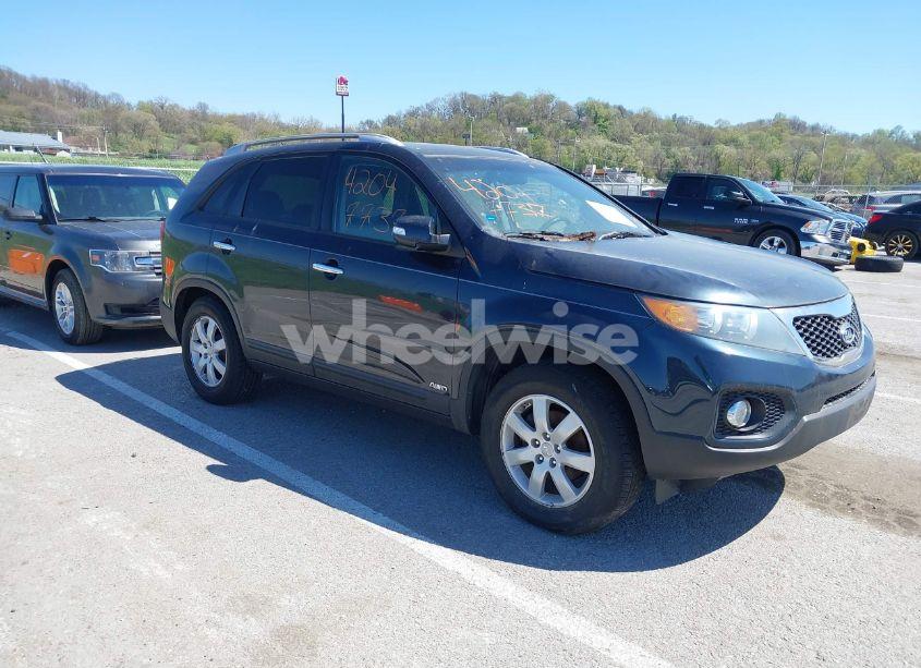 2013 Kia Sorento LX (VIN 5XYKTCA6XDG345234) main photo