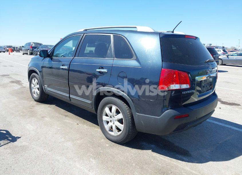 Photo 3 of 2013 Kia Sorento LX (VIN 5XYKTCA6XDG345234)