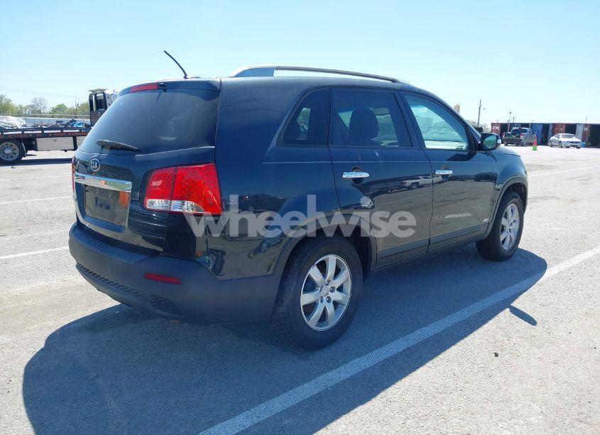 Photo 4 of 2013 Kia Sorento LX (VIN 5XYKTCA6XDG345234)