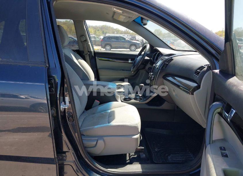 Photo 5 of 2013 Kia Sorento LX (VIN 5XYKTCA6XDG345234)