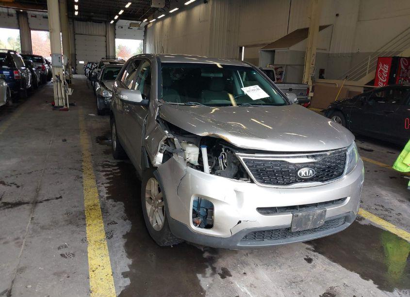 2014 Kia Sorento LX (VIN 5XYKTCA6XEG543734) main photo