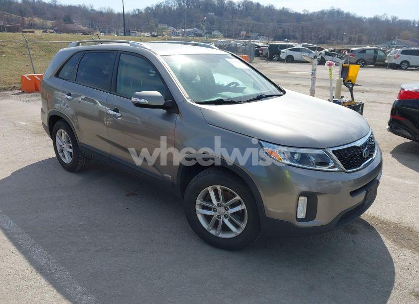 2015 Kia Sorento LX (VIN 5XYKTCA6XFG559899) main photo