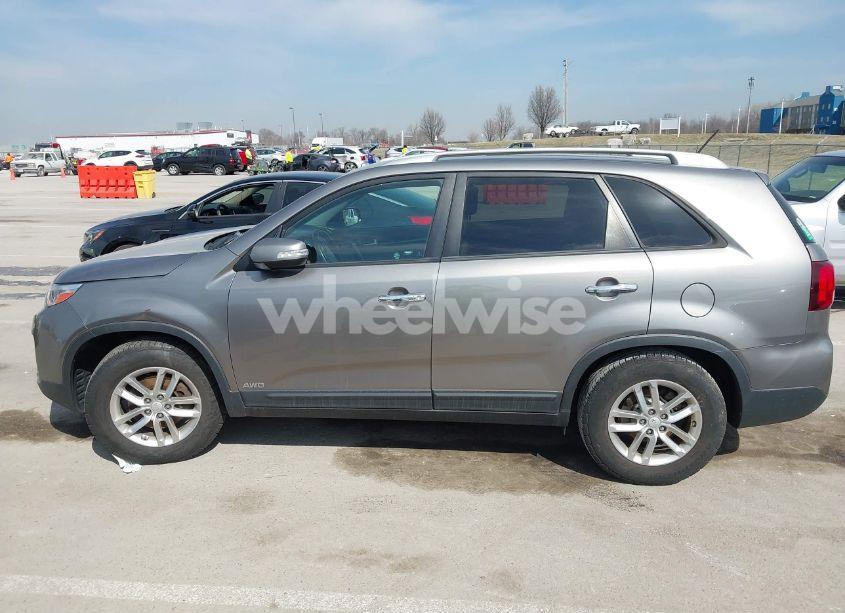 Photo 14 of 2015 Kia Sorento LX (VIN 5XYKTCA6XFG559899)
