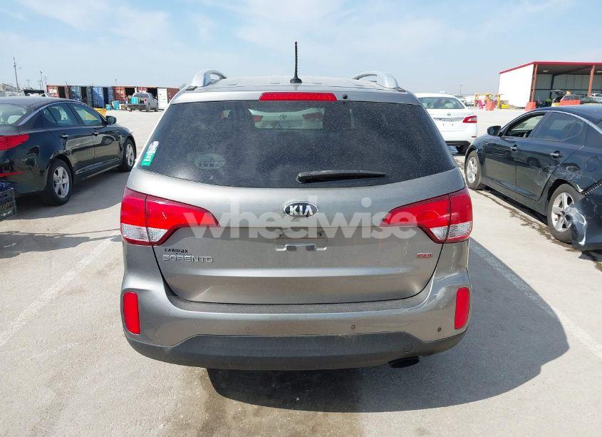 Photo 16 of 2015 Kia Sorento LX (VIN 5XYKTCA6XFG559899)
