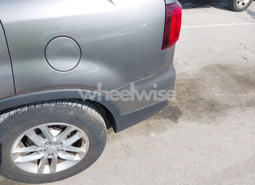 Photo 17 of 2015 Kia Sorento LX (VIN 5XYKTCA6XFG559899)