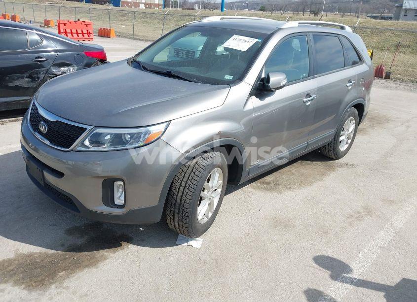 Photo 2 of 2015 Kia Sorento LX (VIN 5XYKTCA6XFG559899)