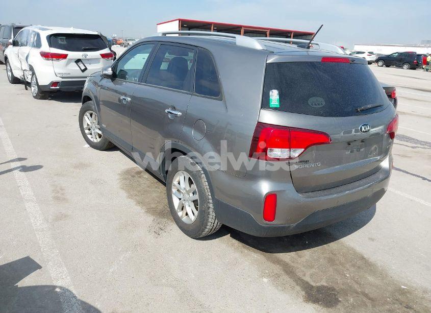 Photo 3 of 2015 Kia Sorento LX (VIN 5XYKTCA6XFG559899)