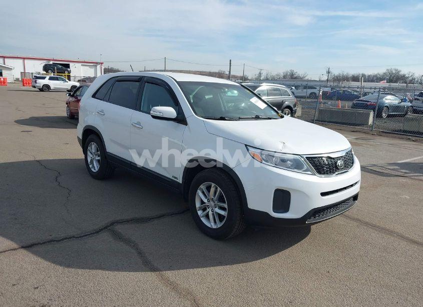 2015 Kia Sorento LX (VIN 5XYKTCA6XFG582678) main photo