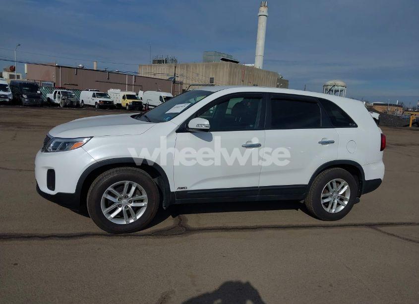 Photo 14 of 2015 Kia Sorento LX (VIN 5XYKTCA6XFG582678)