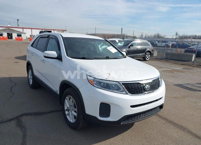 Photo 6 of 2015 Kia Sorento LX (VIN 5XYKTCA6XFG582678)