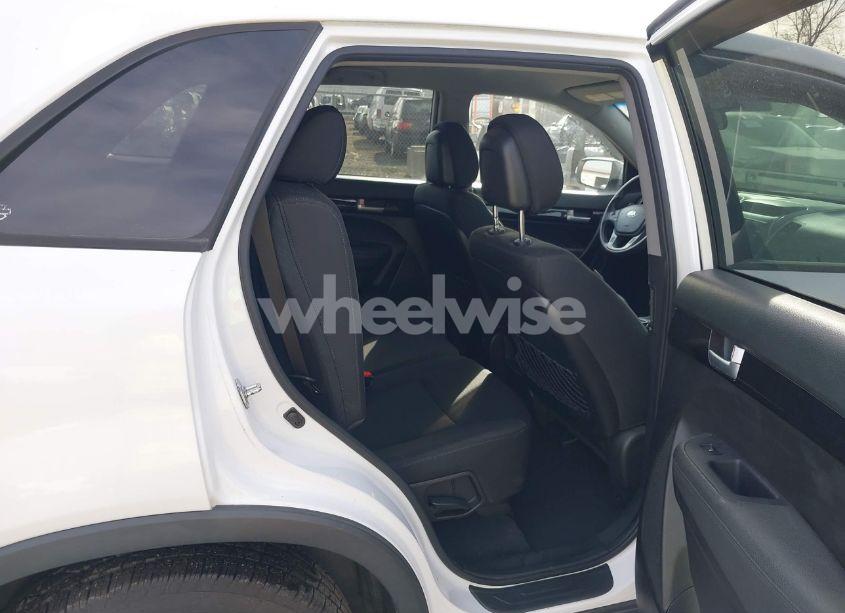 Photo 8 of 2015 Kia Sorento LX (VIN 5XYKTCA6XFG582678)