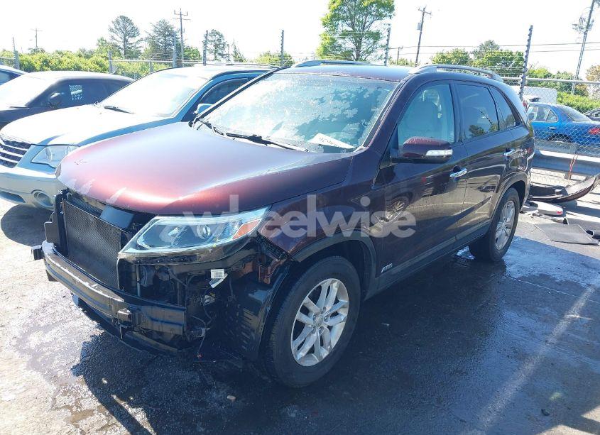 Photo 2 of 2015 Kia Sorento LX (VIN 5XYKTCA6XFG592482)