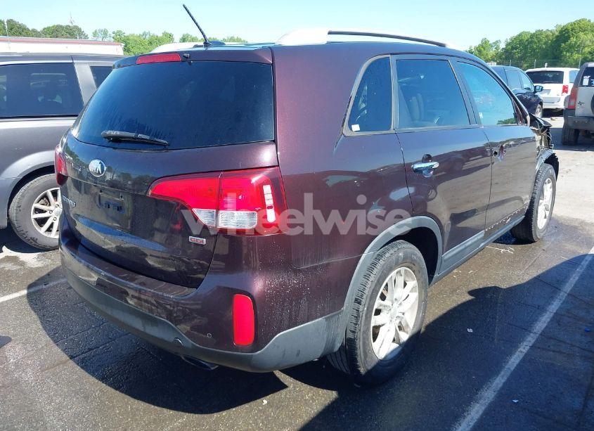 Photo 4 of 2015 Kia Sorento LX (VIN 5XYKTCA6XFG592482)