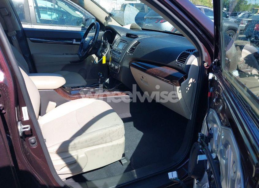 Photo 5 of 2015 Kia Sorento LX (VIN 5XYKTCA6XFG592482)