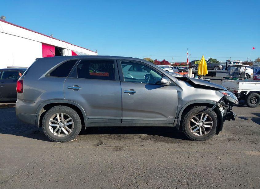 Photo 14 of 2015 Kia Sorento LX (VIN 5XYKTCA6XFG643186)