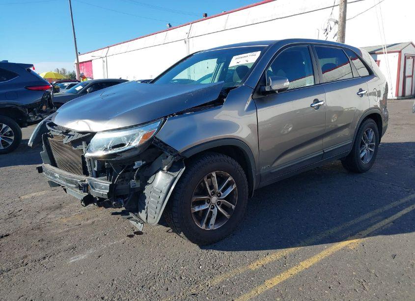 Photo 2 of 2015 Kia Sorento LX (VIN 5XYKTCA6XFG643186)